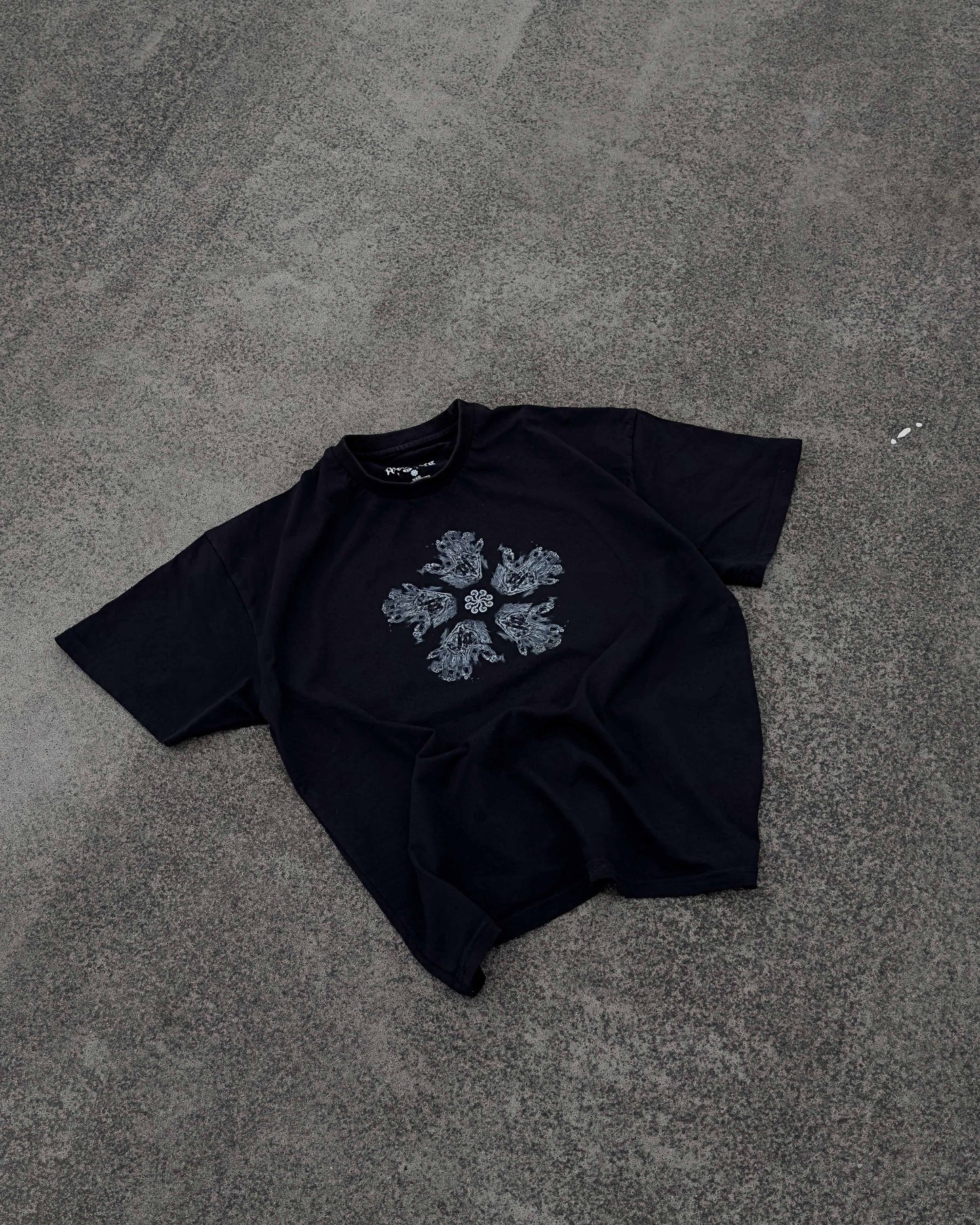 LOST GRASP TEE (BLACK)
